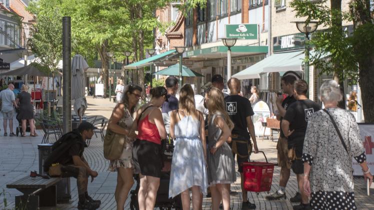 Birkerød Hovedgade på en sommerdag