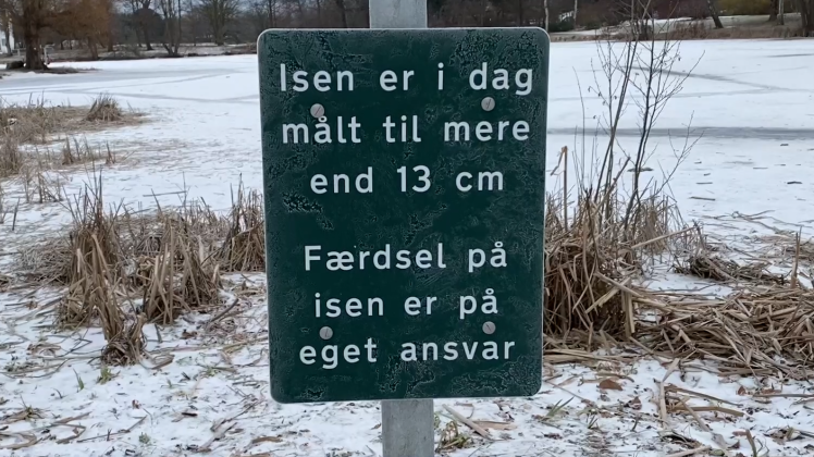 Skilt ved søerne om ismåling