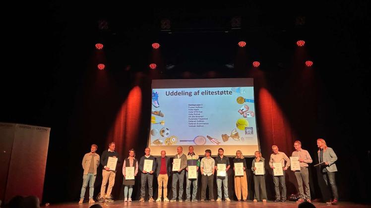 Elitestøtte - Knud Skadborg, Anders Nim og Lars Hilliger uddeler.jpg