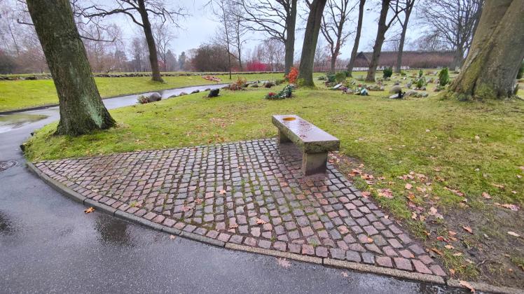 Visualisering af mindetavle i granitbænk