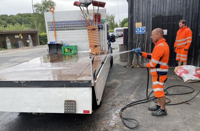 Bilen spules grundigt efter turen