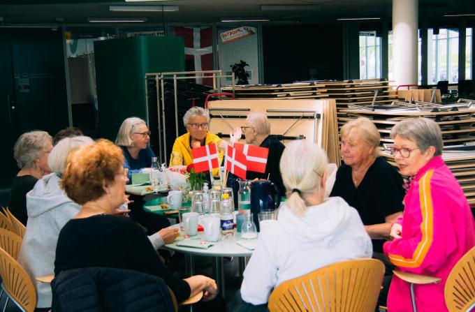 træningshold omkring et bord