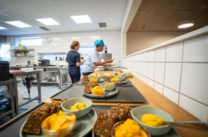 Der laves mad i køkkenet i børnehuset