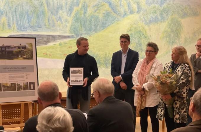 Hædrende omtale, Mothsvej