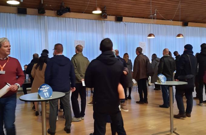 Kø til at stemme KV25 Toftevang