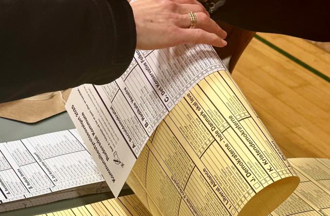 Udlevering af stemmesedler til kommunal- og regionalvalg