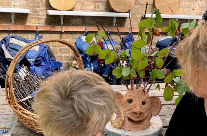 Troldehovede med blomster